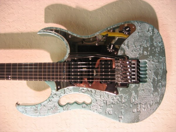 Ibanez-Steve-Vai-90th-Anniversary-Jem-Guitar.jpg (600x450 -- 68787 bytes)