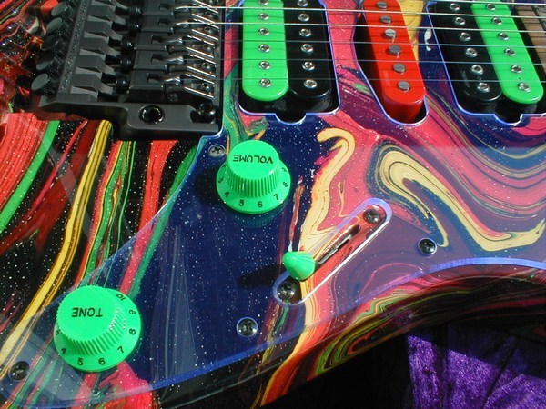 Steve-Vai-DNA-Guitar-10.jpg (600x450 -- 110271 bytes)