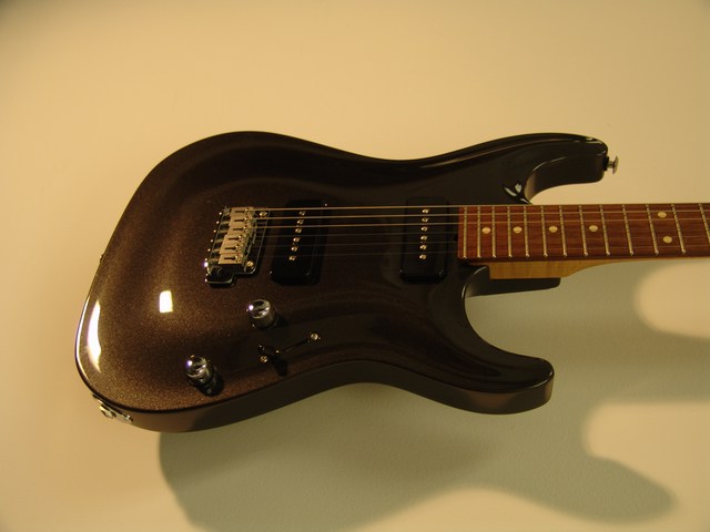 Suhr-Carve-Top-Metallic-Grey-P90-3.jpg (640x480 -- 0 bytes)